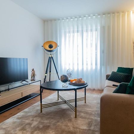 Stunning Apartment W/ Free Parking By Lovelystay Porto Exterior foto