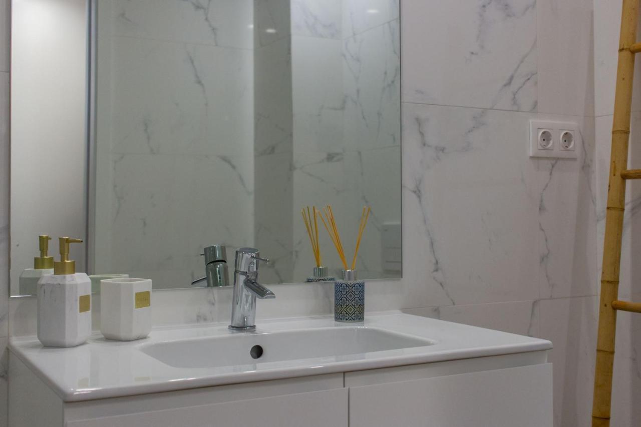 Stunning Apartment W/ Free Parking By Lovelystay Porto Exterior foto